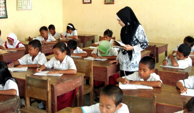 Tunjangan-Guru-Besar--Sertifikasi-Guru-Minim