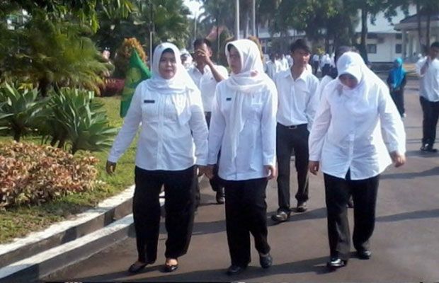 1452131554-JATIMTIMES-Seragam-putih-hitam