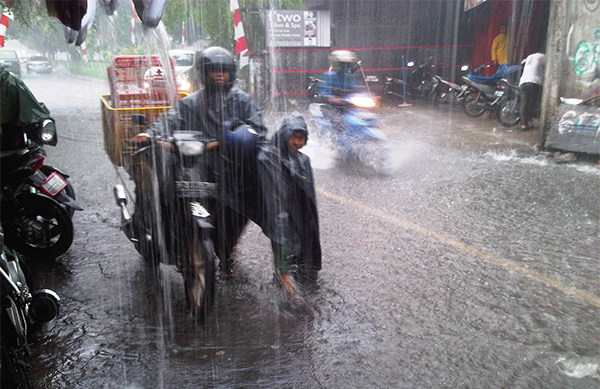 foto-kirian-depok-hujan-lebat