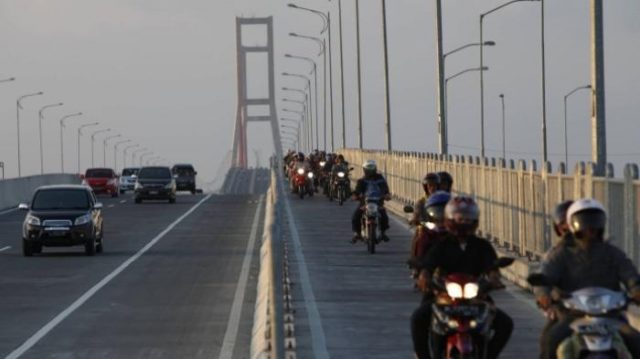 jalan-tol-suramadu-nih2_20150612_155347