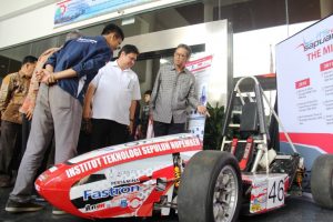 Mobil Sapuangin Speed sempat menjadi perhatian Menperin Airlangga Hartarto