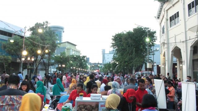 Mlaku-Mlaku Nang Tunjungan Cover Maret