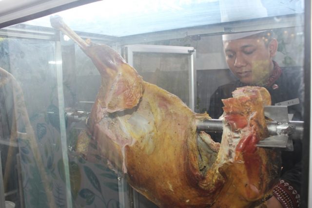 kambing guling-iGrand Darmo Suite