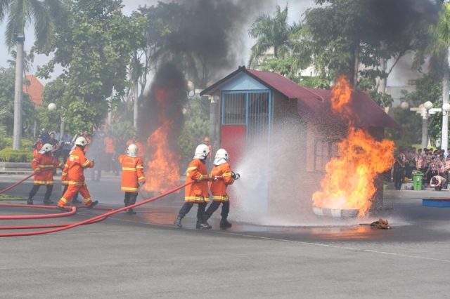 latihan dan sosialisasi pemadam kebakaran (5)