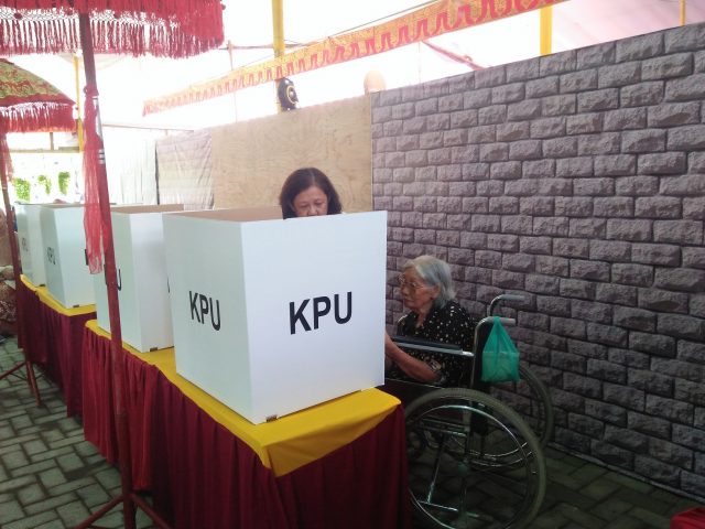 Warga nyoblos