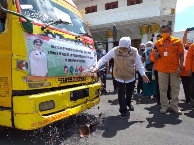 Gubernur Khofifah Kirim Sembako
