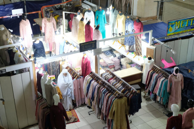 Ilustrasi pedagang di mall