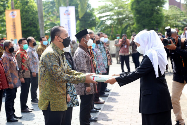 penyerahan sertifikat tanah aset pemerintah3