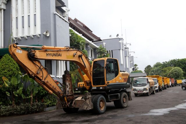 Bantuan alat berat