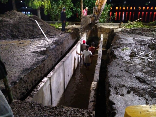 pembangunan crossing saluran di Danau Unesa (2)